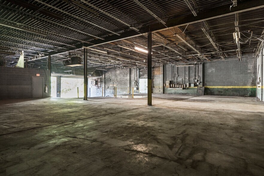 More Photos Of 1901 Old Butler Rd, New Castle Warehouse For Sale