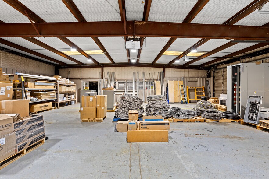 More Photos Of 3698 E Marshall Ave, Longview Warehouse For Lease