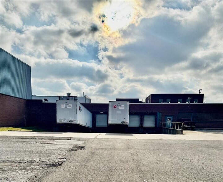 More Photos Of 1052 Mahoning Ave, Warren Manufacturing For Lease