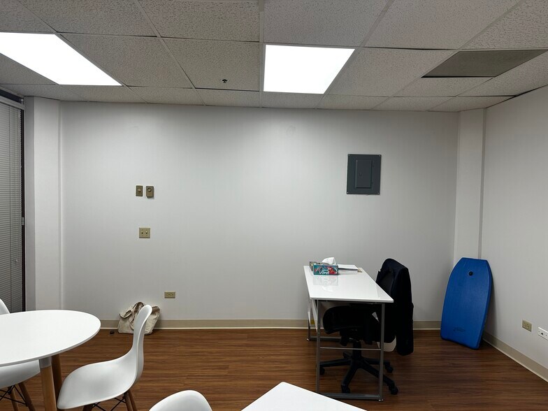 More Photos Of 725 Kapiolani Blvd, Honolulu Office For Sale