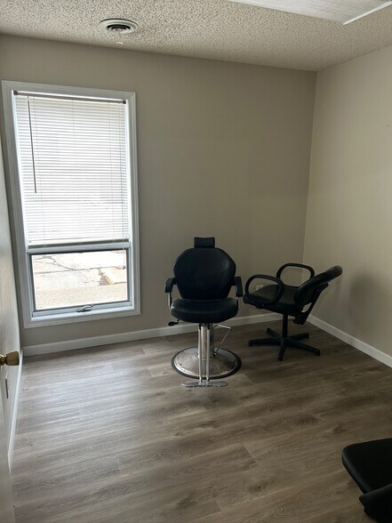 More Photos Of 1201 W College St, Liberty Office For Lease