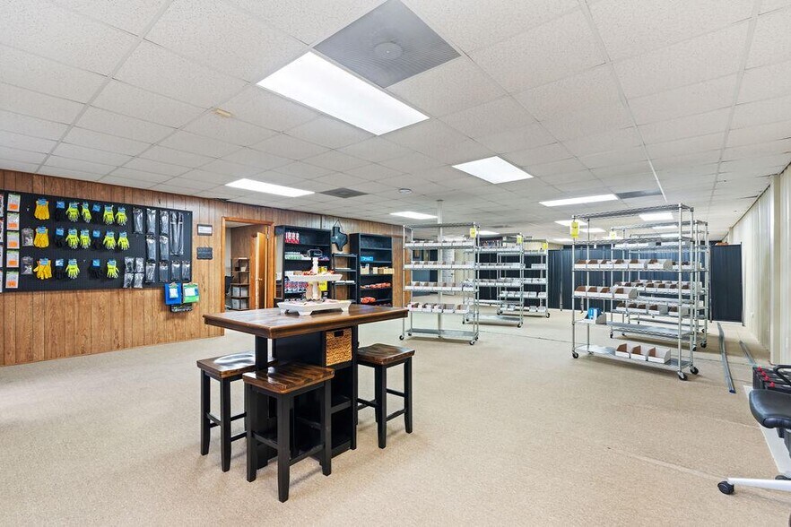 More Photos Of 2524 US Highway 96 N, Center Warehouse For Sale