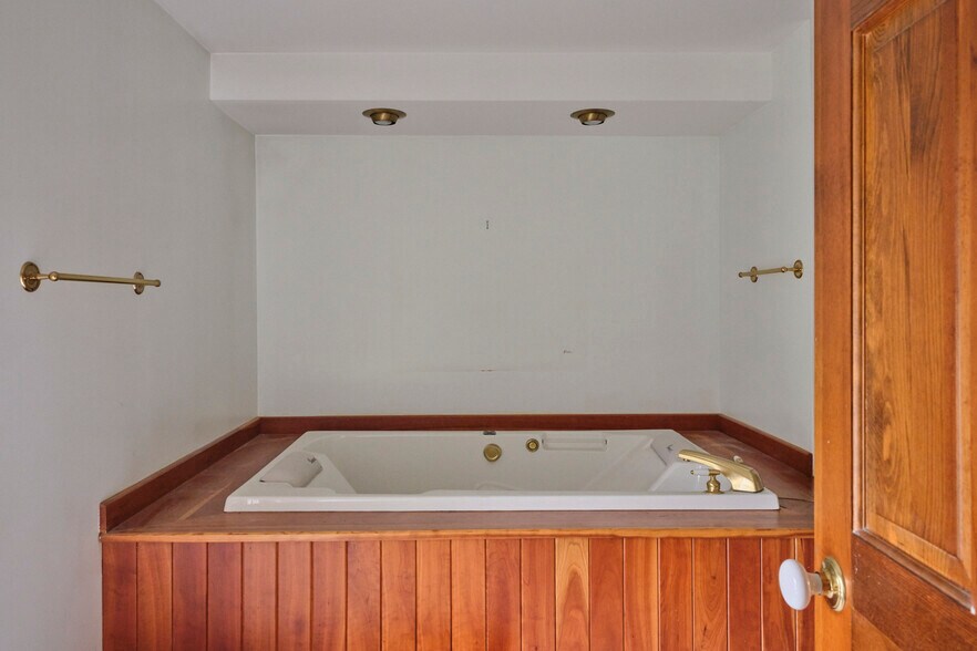 More Photos Of 267 Main St, Schoharie Hospitality For Sale