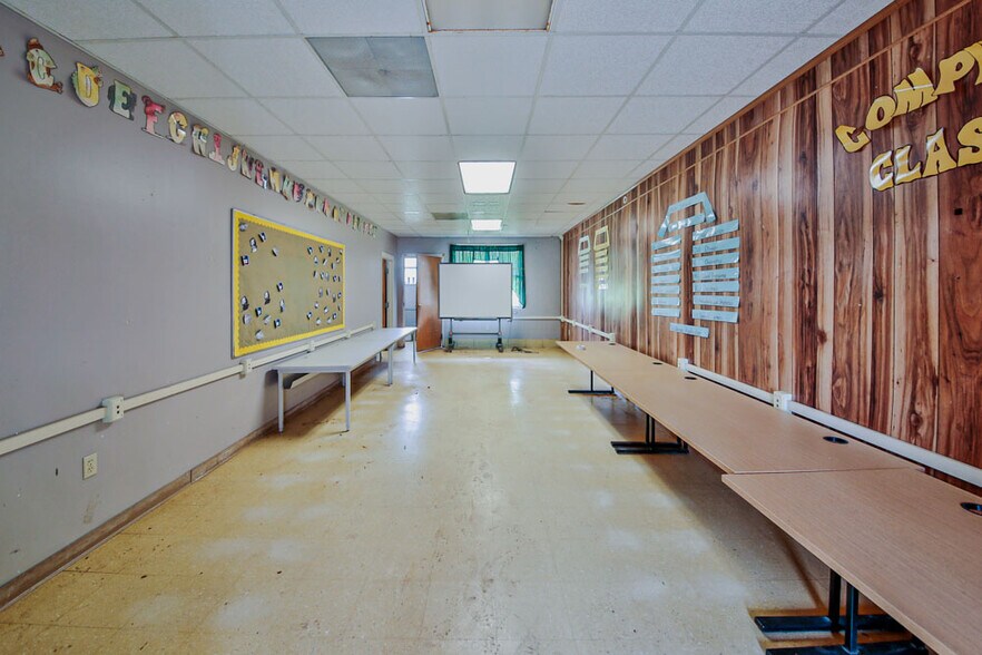 More Photos Of 805 Cleburne, West Helena Self Storage For Sale