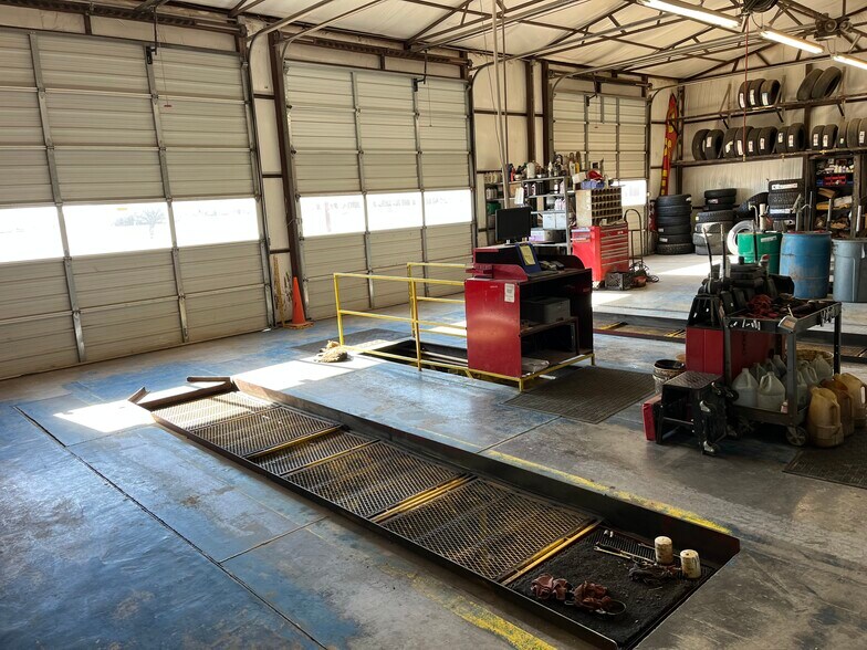 More Photos Of 1202 Cherokee St, Lindsay Auto Repair For Sale