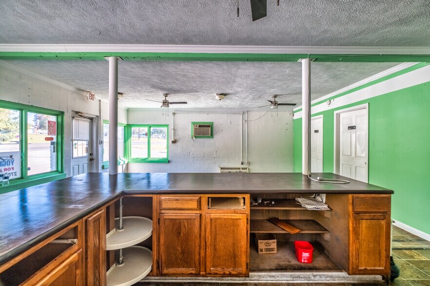 More Photos Of 561-563 McLean Ave, Hopkinsville Freestanding For Sale