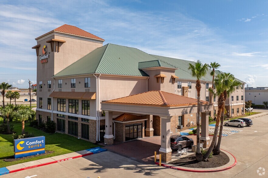 Primary Photo Of 16931 Texas Ave, Webster Hotel For Sale