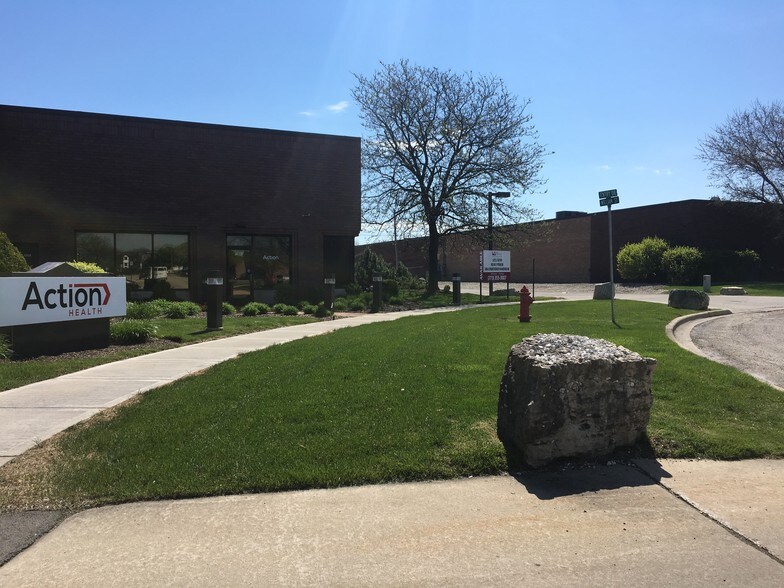 More Photos Of 1001 Entry Dr, Bensenville Warehouse For Lease