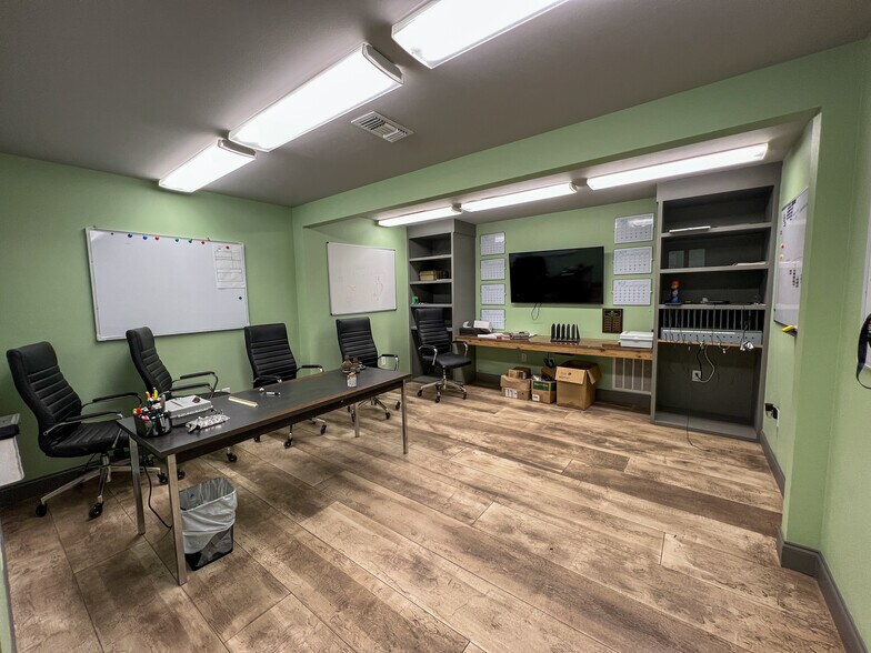 More Photos Of 39509 I-55 Service Rd, Ponchatoula Light Distribution For Lease