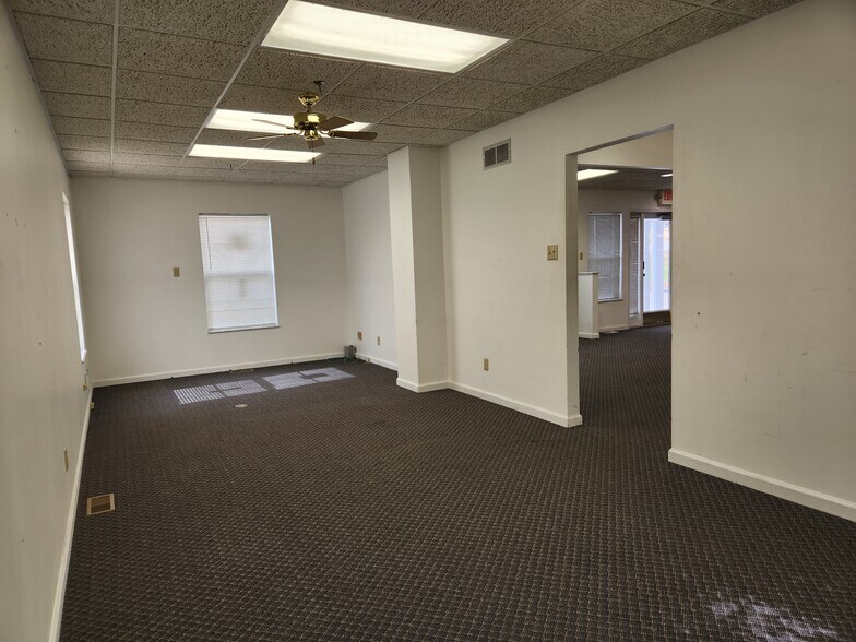 More Photos Of 5124 Warren Rd, Imperial Office For Sale