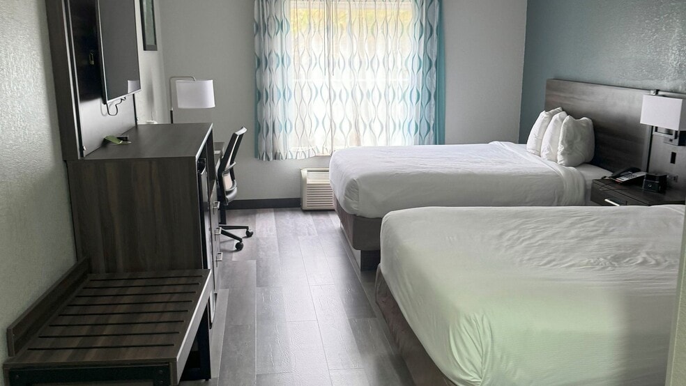More Photos Of 15 Chateau Dr SE, Rome Hotel For Sale