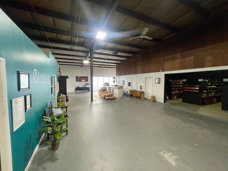More Photos Of 1600 S Clinton Ave, Dunn Warehouse For Sale