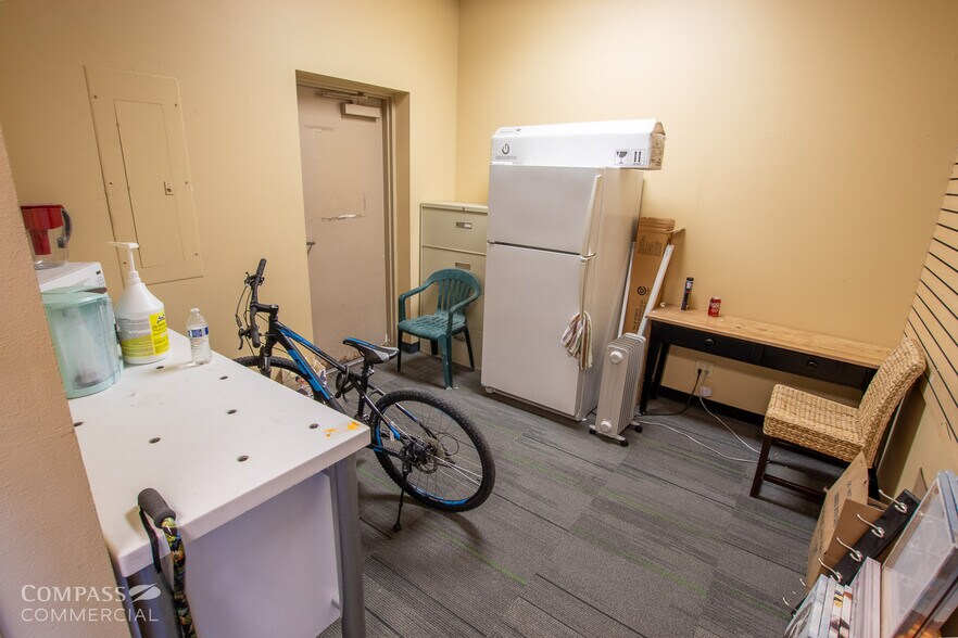 More Photos Of 2498 S Highway 97, Redmond Storefront Retail Office For Lease