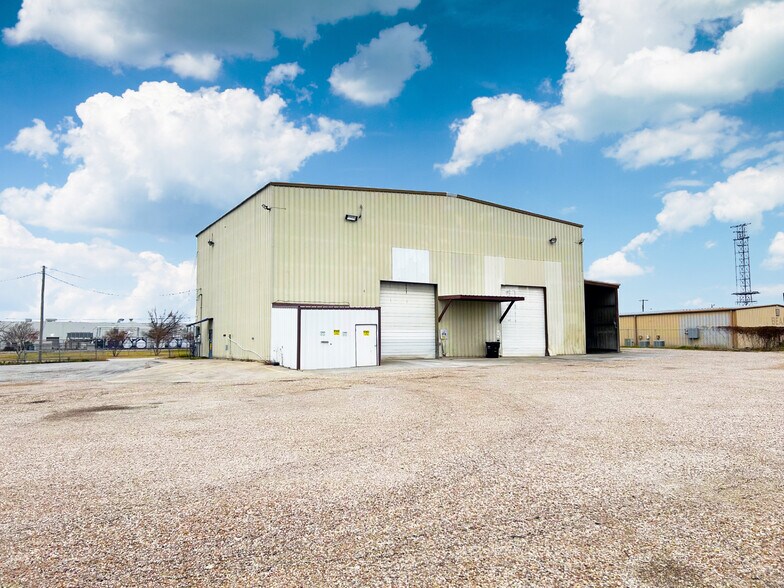 More Photos Of 4618 Ed Rutherford Rd, Greenville Industrial For Lease