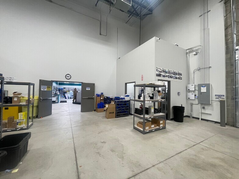 More Photos Of 925 N Fancher Rd, Spokane Valley Industrial For Lease