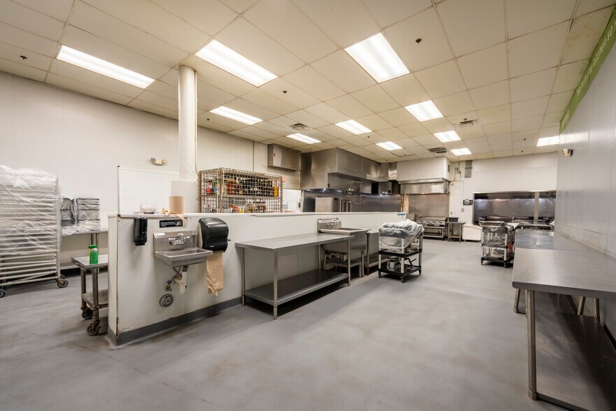 More Photos Of 5150 N State Road 7, North Lauderdale Refrigeration Cold Storage For Lease