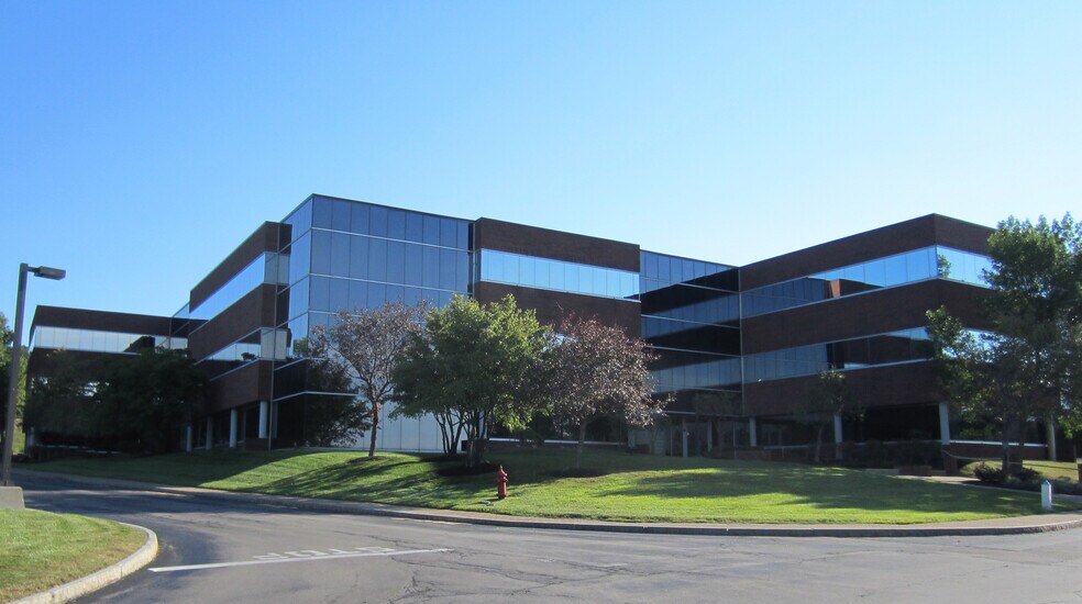 More Photos Of 295 Woodcliff Dr, Fairport Unknown For Lease