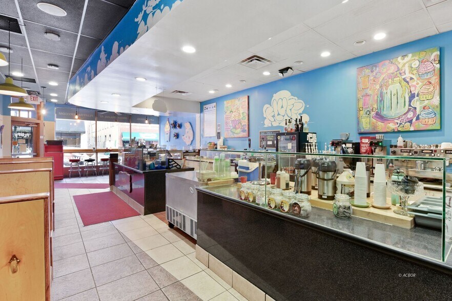 More Photos Of 8 N Court St, Athens Office For Sale