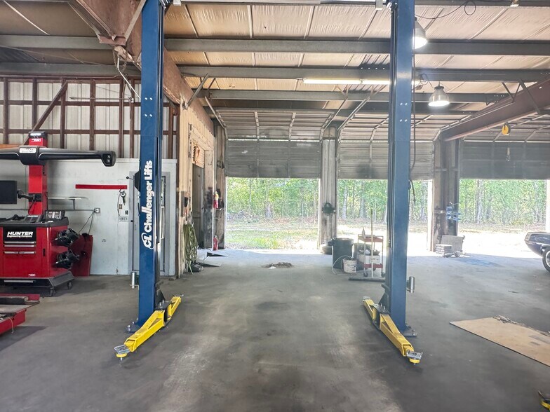 More Photos Of 11911 Veterans Memorial Hwy, Douglasville Auto Repair For Sale