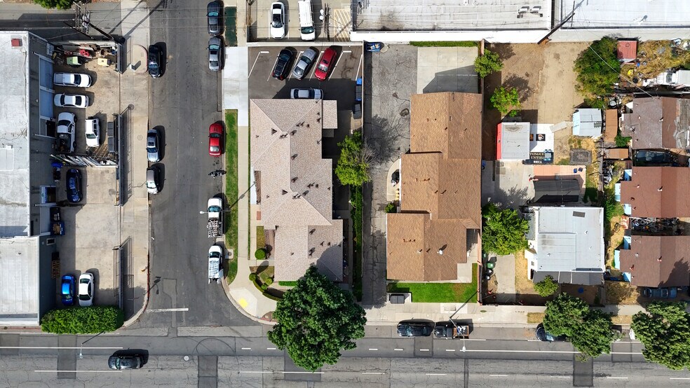 More Photos Of 7303 Woodley Ave, Van Nuys Apartments For Sale