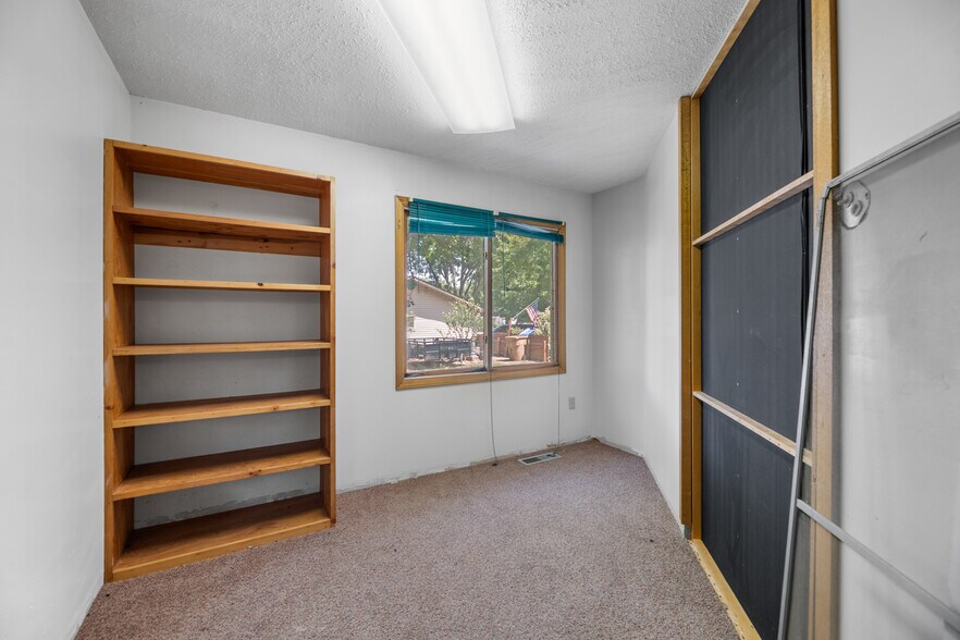 More Photos Of 106 Shadybrook Dr, Cheney Office For Sale