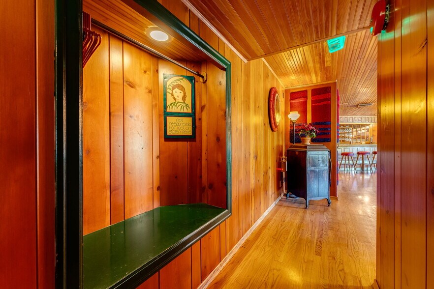 More Photos Of 1325 E Columbia River Hwy, Troutdale Restaurant For Sale