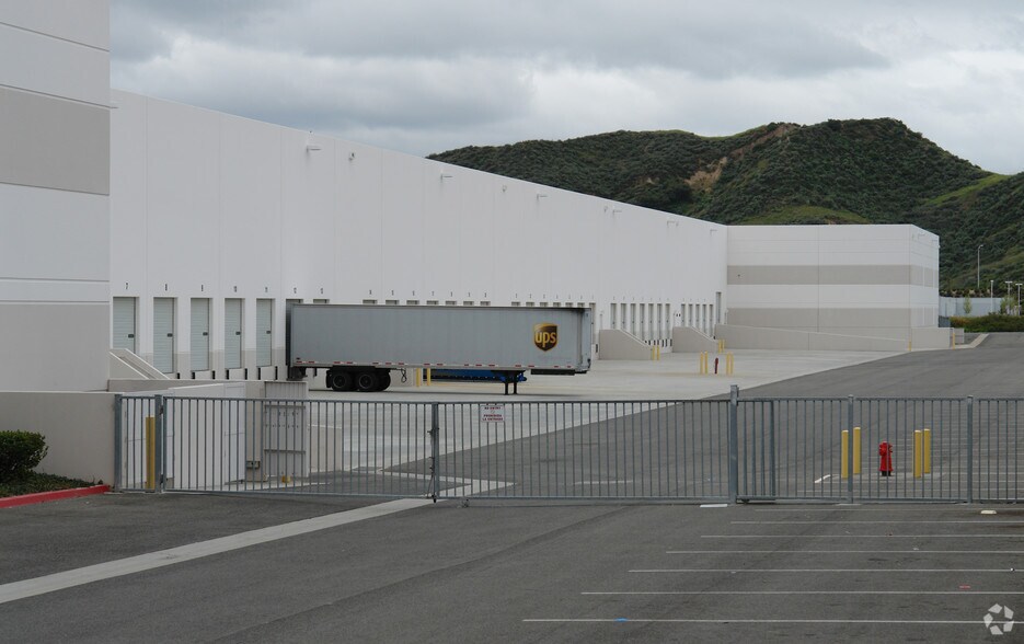 More Photos Of 28939-28945 Avenue Williams, Valencia Warehouse For Lease