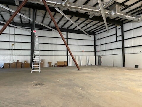 More Photos Of 2915 Gillespie St, Fayetteville Flex For Sale