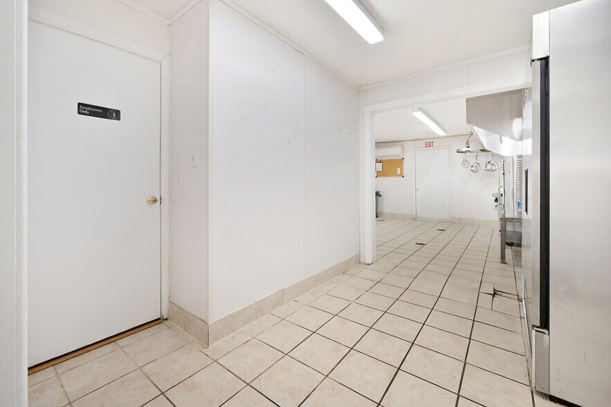 More Photos Of 1512 E Bayview Blvd, Norfolk Freestanding For Sale