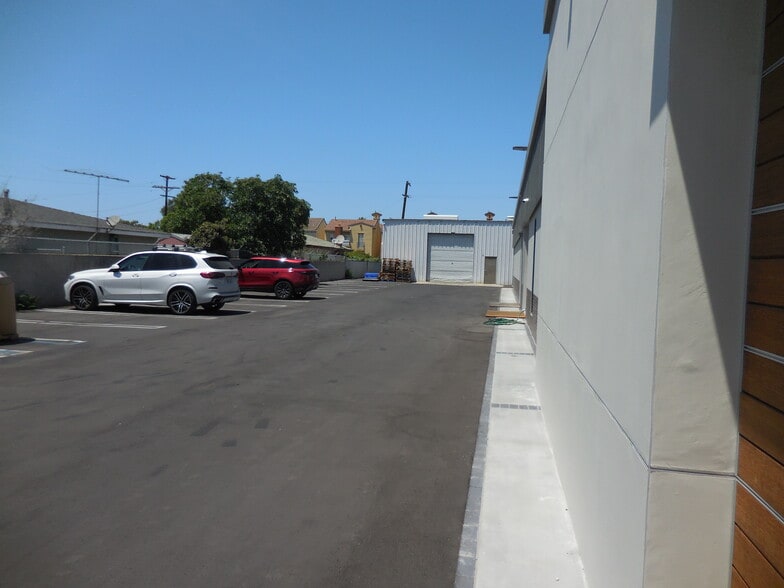 More Photos Of 1439 Plaza Del Amo, Torrance Warehouse For Sale