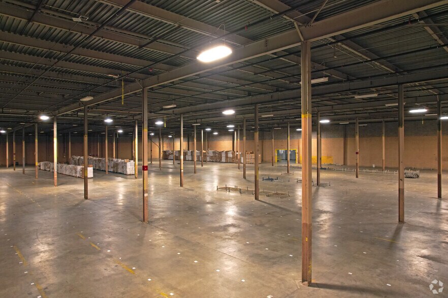 More Photos Of 572 S New St, Eden Distribution For Lease