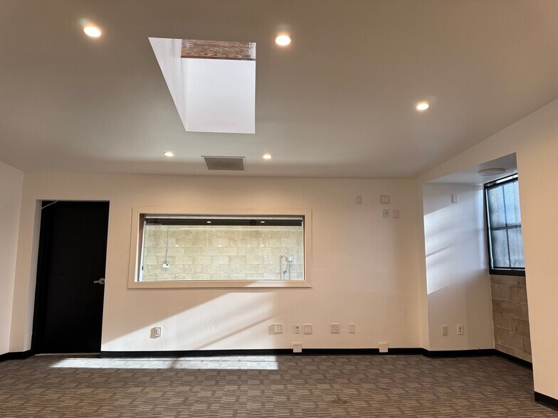 More Photos Of 1648 10th St, Santa Monica Loft Creative Space For Sale