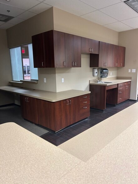 More Photos Of 4522 Fredericksburg Rd, San Antonio Office For Lease