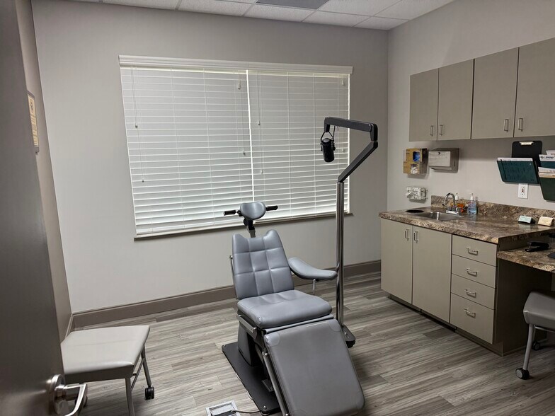 More Photos Of 201 Oakside Ln, Canton Medical For Lease