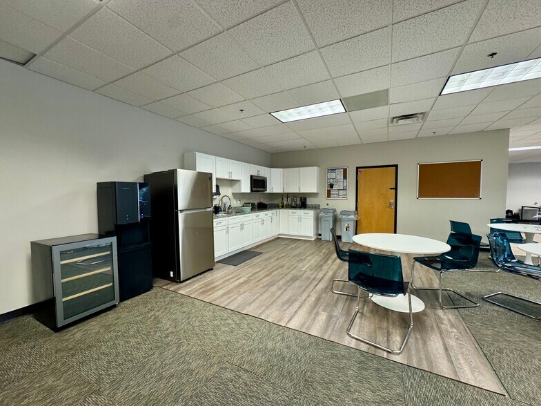 More Photos Of 2900-2928 S Falkenburg Rd, Riverview Light Distribution For Lease