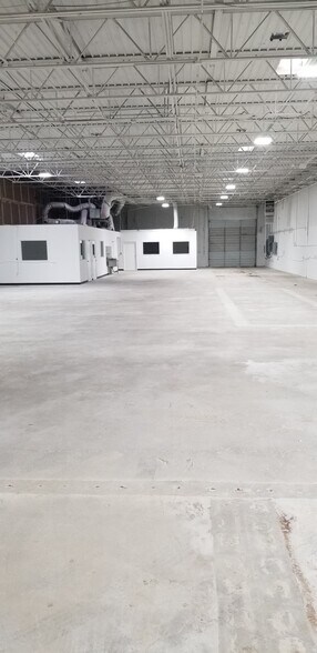 More Photos Of 10551 Goodnight Ln, Dallas Manufacturing For Lease