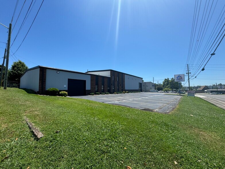 More Photos Of 300 Winona St, Knoxville Distribution For Lease