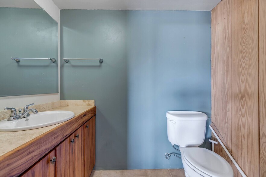 More Photos Of 1374 State Hwy 71, Bastrop Flex For Lease