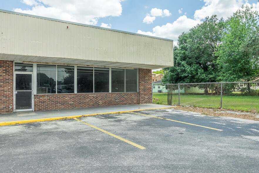 More Photos Of 201 S Charleston Ave, Fort Meade General Retail For Lease
