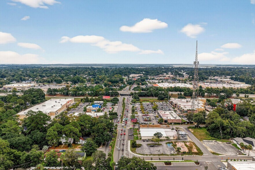 More Photos Of 1711 E Victory Dr, Savannah Storefront For Sale