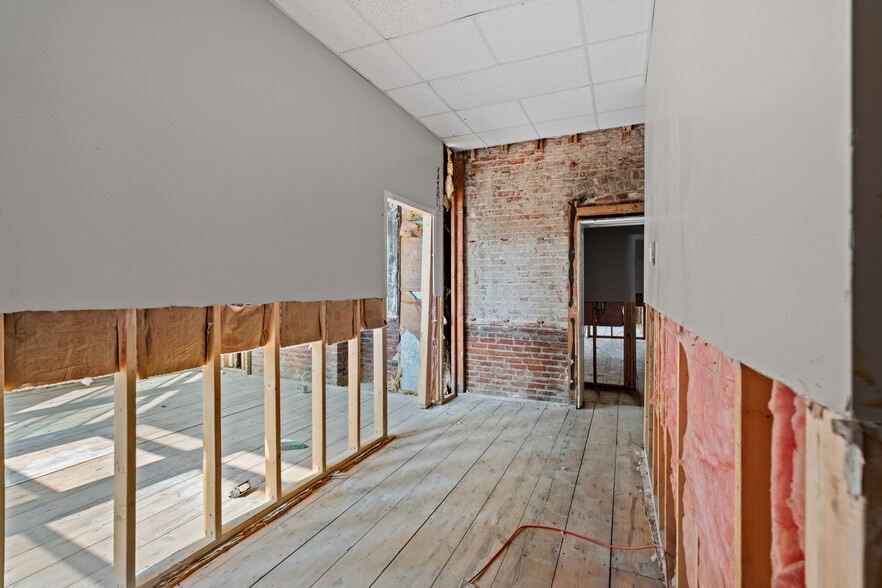 More Photos Of 101 St Clair St, Frankfort Loft Creative Space For Sale