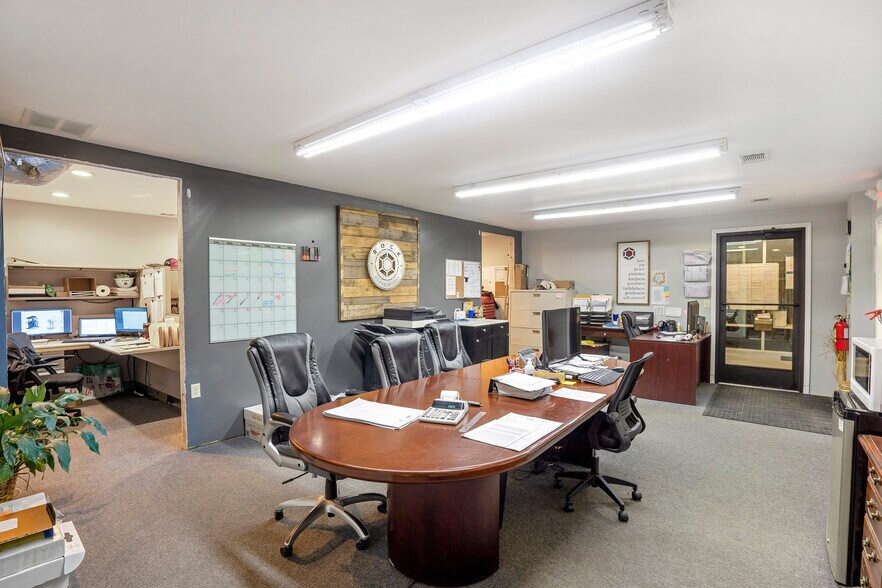 More Photos Of 3795 Evans Rd, Cumming Warehouse For Lease