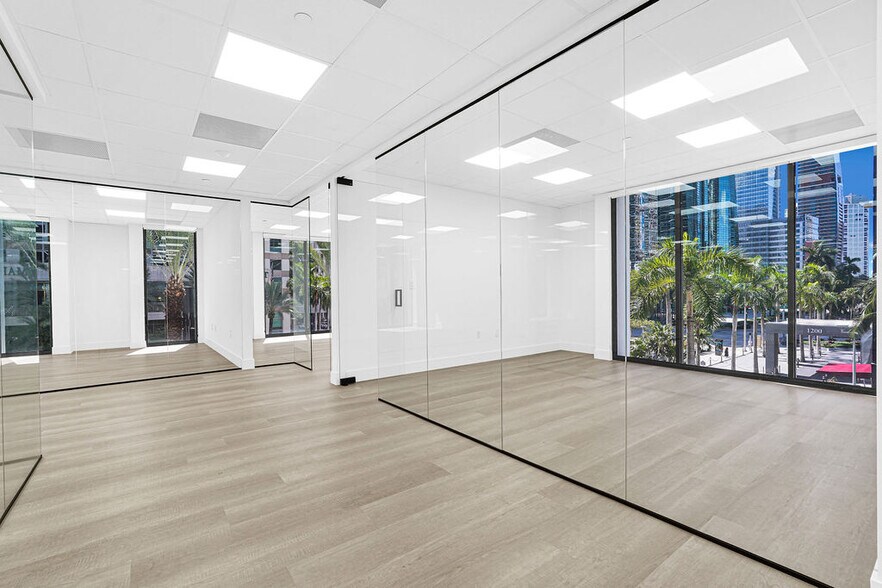 More Photos Of 1110 Brickell Ave, Miami Office For Sale