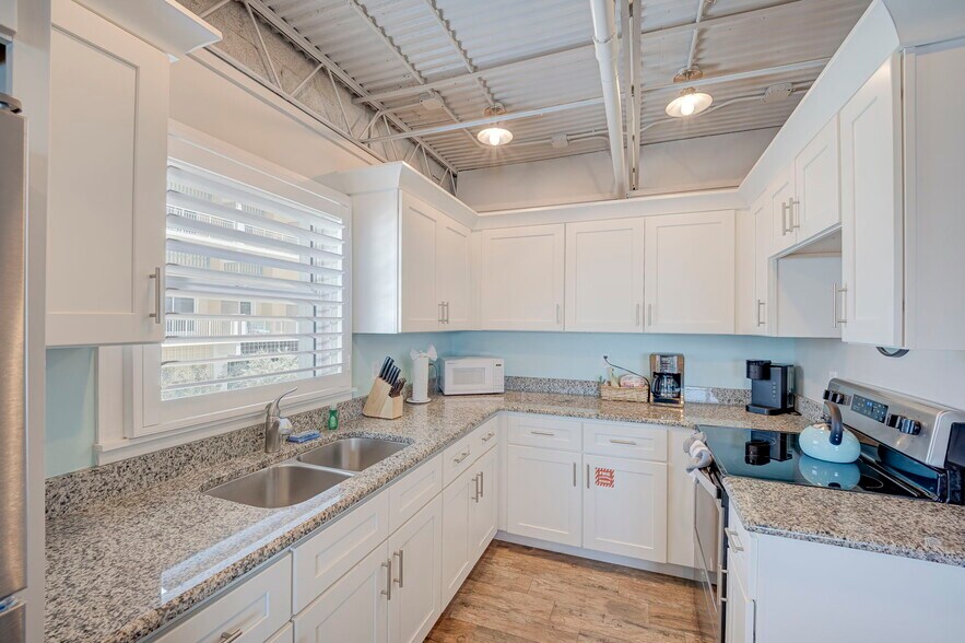 More Photos Of 1161-1165 Estero Blvd, Fort Myers Storefront Retail Residential For Sale