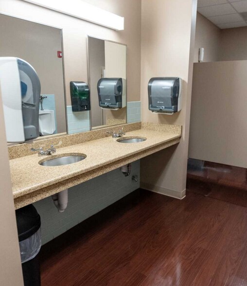 More Photos Of 301 S Main St, Salisbury Light Manufacturing For Lease