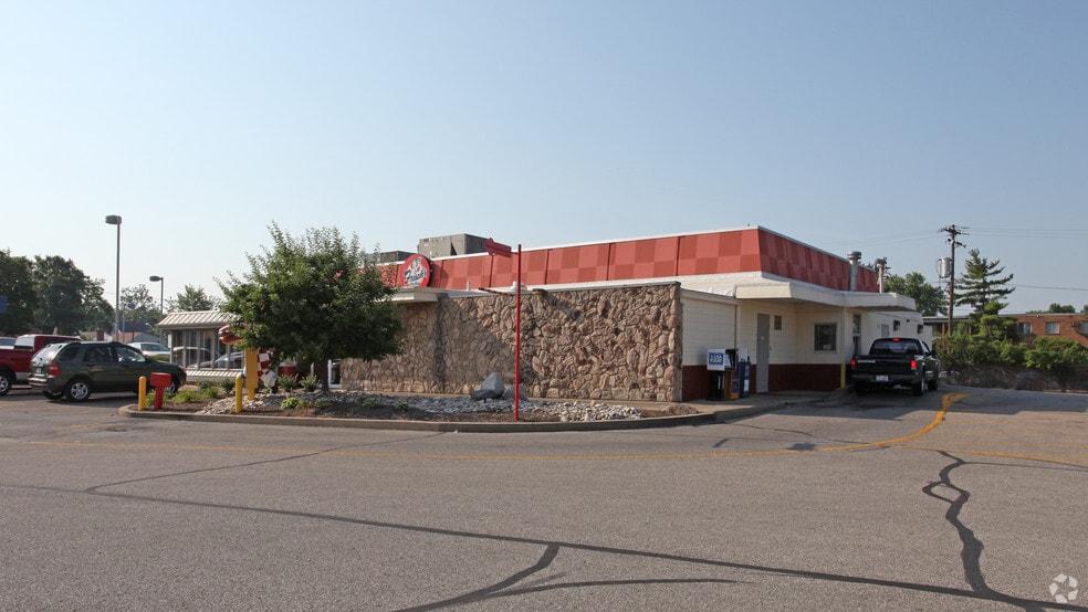 Primary Photo Of 4227 Bridgetown Rd, Cincinnati Restaurant For Sale