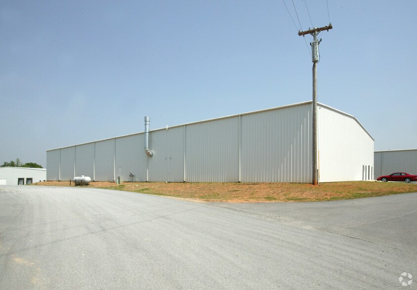 More Photos Of 1817 Baker Rd, High Point Warehouse For Lease