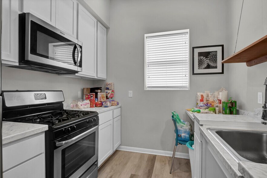 More Photos Of 2020 Princess Place Dr, Wilmington Freestanding For Sale