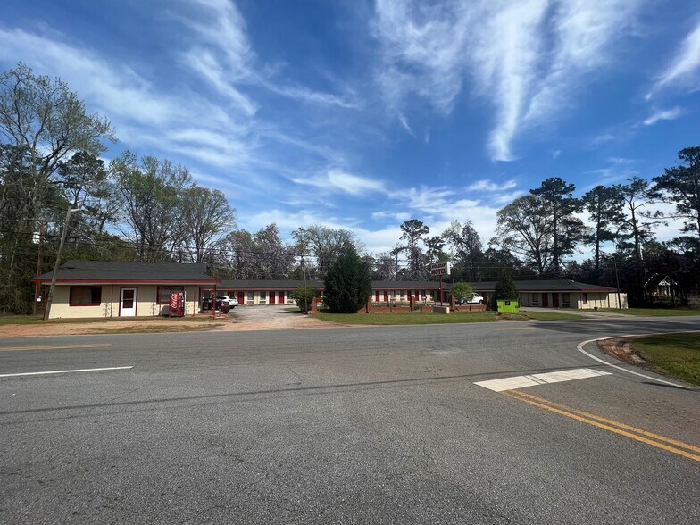 More Photos Of 5295 Indian Trl, Thomaston Hotel For Sale