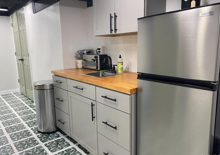 More Photos Of , East Brunswick Office For Sale